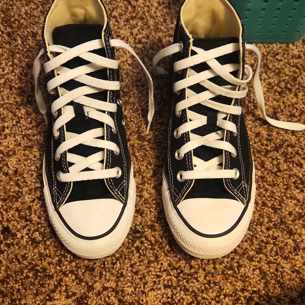 black converse EUC